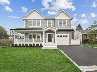 44 Harbor Hills Dr, Pt Washington, NY 11050