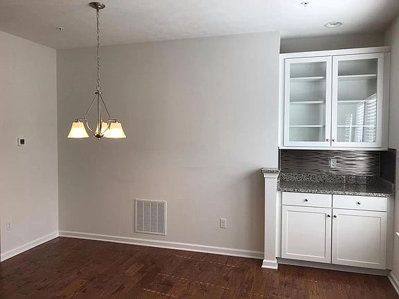 5 - Dining (Hardwood Floors)