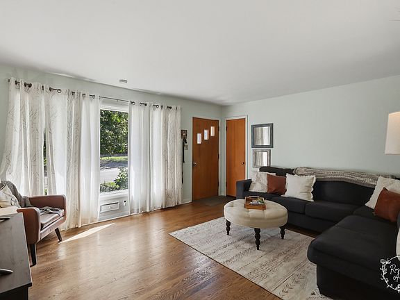 4th image of 1051 Cook Blvd