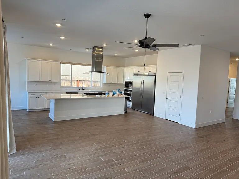 525 E Riverway Ave — Photo 18