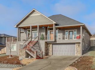 1013 Azure Way, Eagle Pt, OR 97524