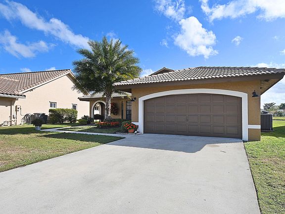 5th image of 5461 Helene Cir