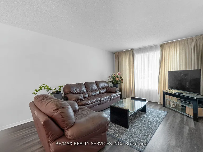 81 Glenforest Rd — Photo 4