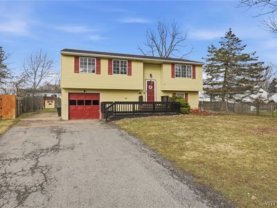 6954 Academy Ln, Lockport, NY, 14094
