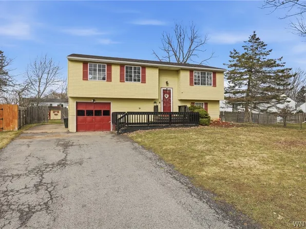 6954 Academy Ln, Lockport, NY 14094