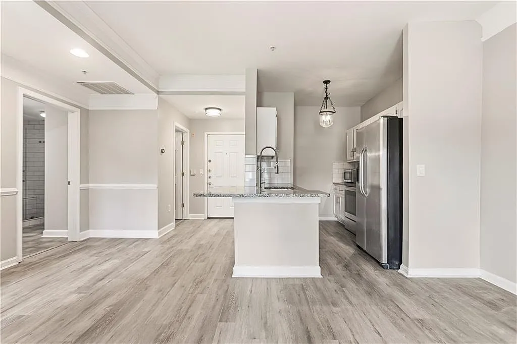 1 bed, 1.0 bath, 748 sqft, $1,700 — Photo 4