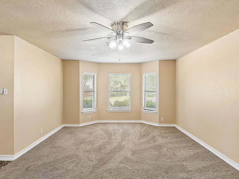 1300 Chalk Ln — Photo 5