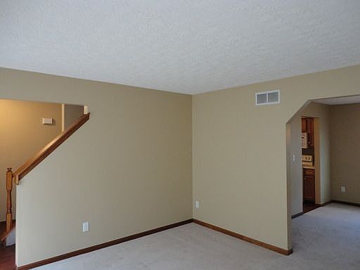 3rd image of 74 Rollingwood Dr