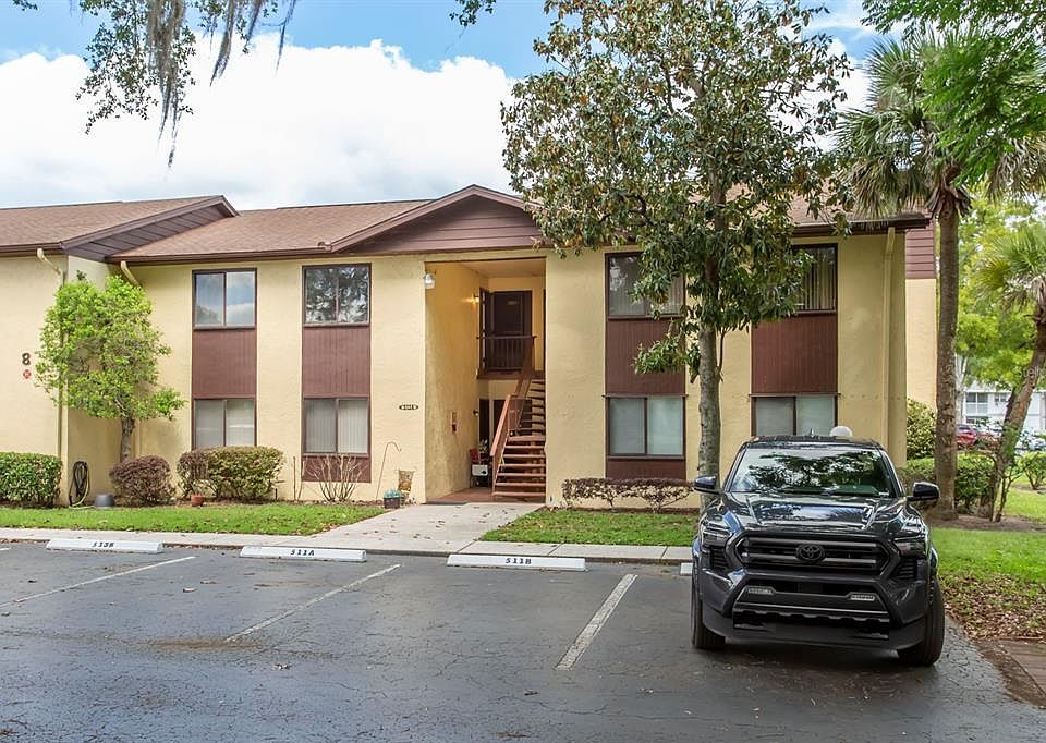 1st image of 513 Fairways Cir #B