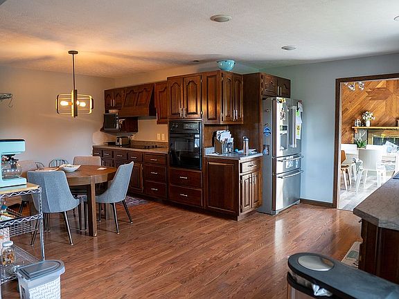 4th image of 114 Saint Andrews Blvd