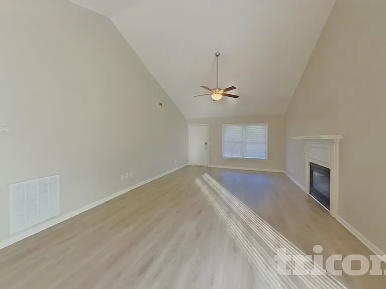 113 Cobblestone Ct — Photo 3