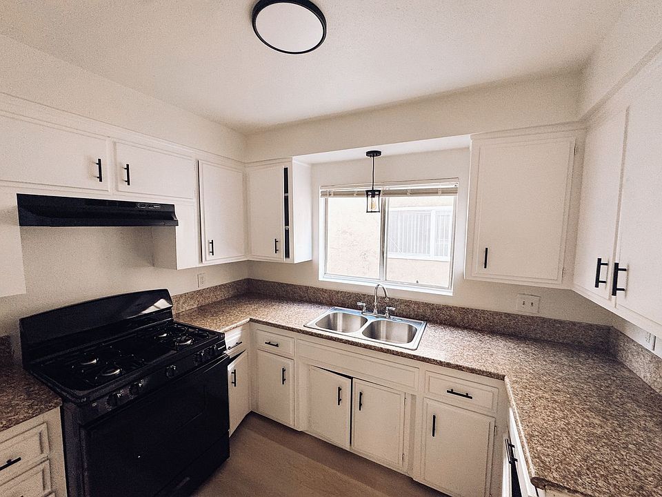 1st image of 11921 Manor Dr APT C