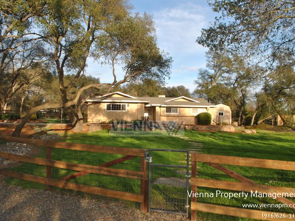 7457 Shadow Oaks Ln