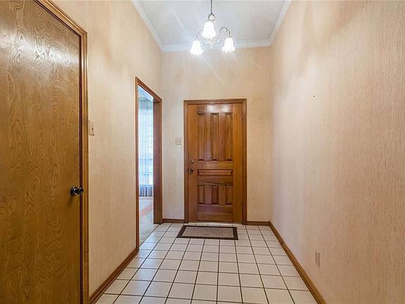 4th image of 1629 Oak Creek Dr