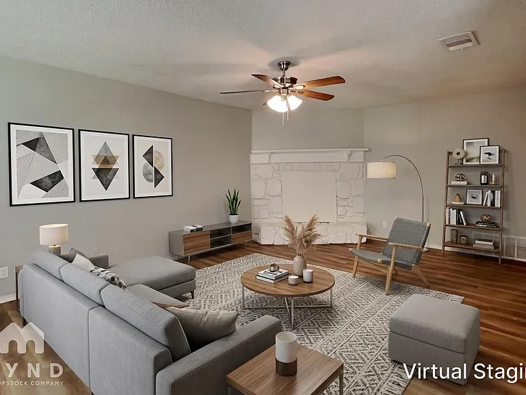 915 Winnie St — Photo 2