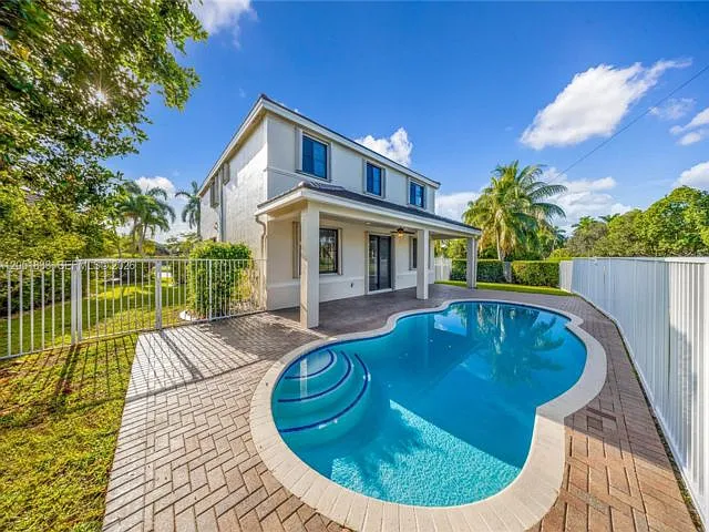 1538 Tamarind Ct — Photo 1