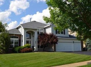 645 Chestnut Dr, Carol Stream, IL 60188