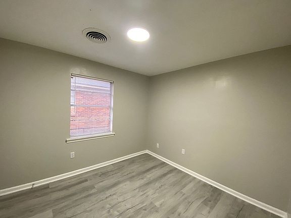 4th image of 1608 Oakwood St
