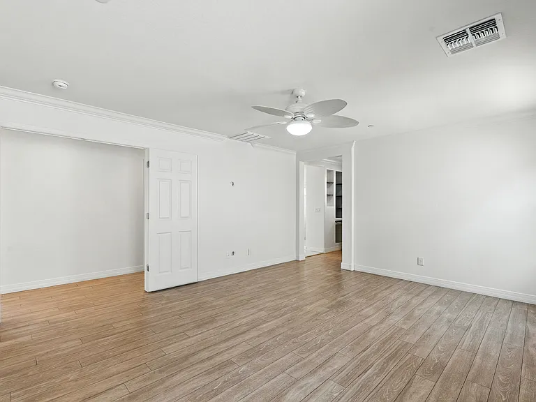 4644 E Beck Ln — Photo 11
