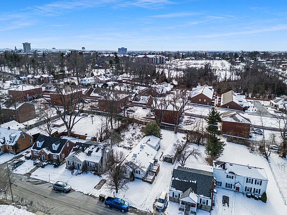 3rd image of 209 Langford Ct