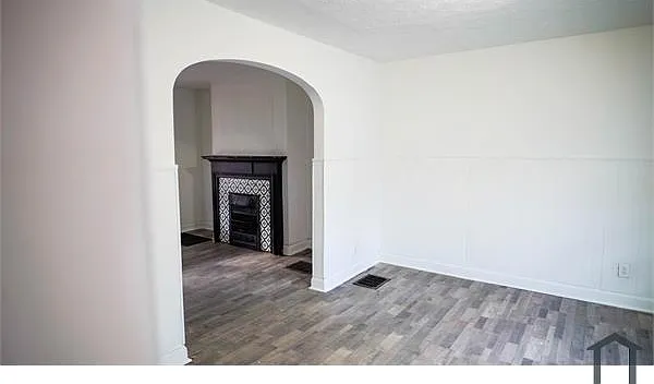 3 bed, 1056 sqft, $1,950 — Photo 2