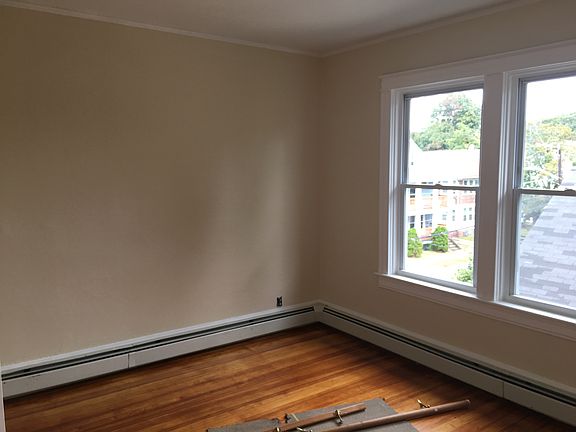 5th image of 61 Pembroke Ave #2