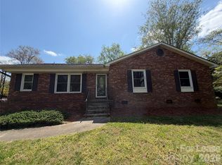 1180 Huntsmoor Dr, Gastonia, NC 28054