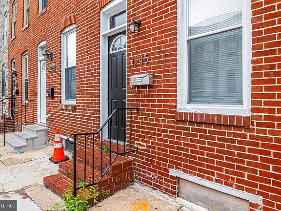 2nd image of 1245 Sargeant St