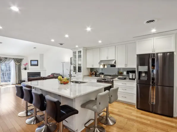 18755 Brookfield Lake DRIVE #12, Brookfield, WI 53045