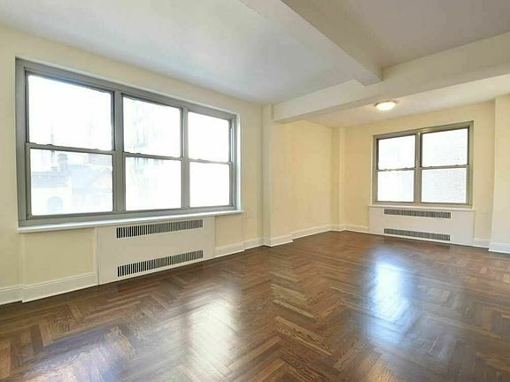 3rd image of 28 E 73rd St Suite 6AB
