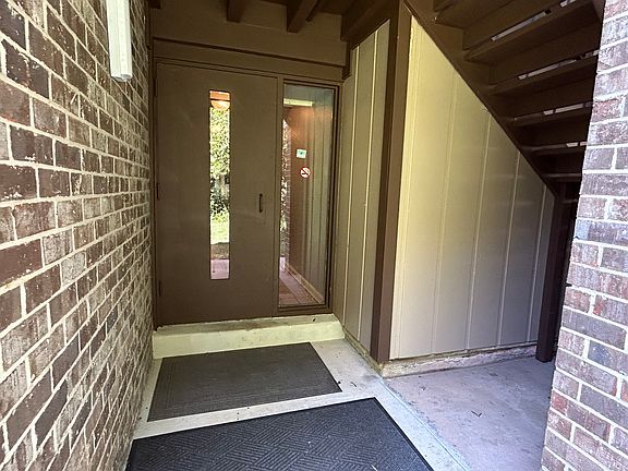 2nd image of 5802 Royal Ridge Dr Suite B