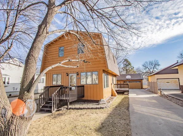 926 McMillan St, Worthington, MN 56187