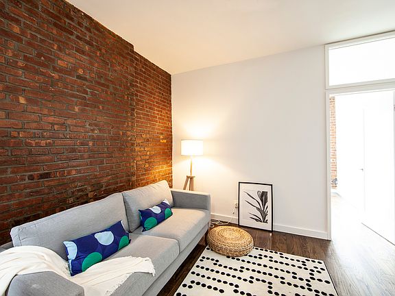 3rd image of 329 E 6th St APT 7