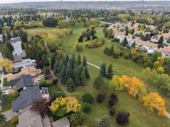 5011 SW Viceroy Dr NW, Calgary, AB T3A 0V2