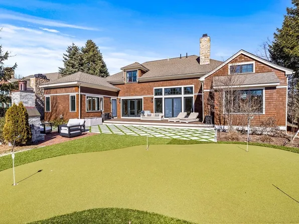 59 Clubhouse Dr, Hingham, MA 02043