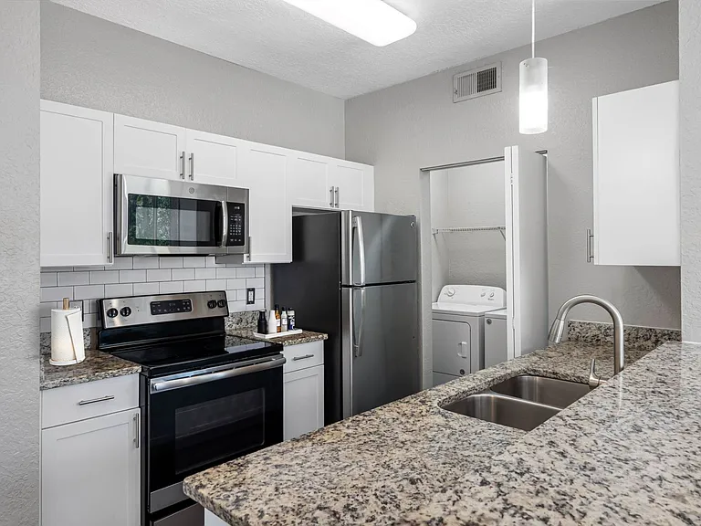 Juniper - 1 Bed / 1 Bath - 761 Sq.Ft.