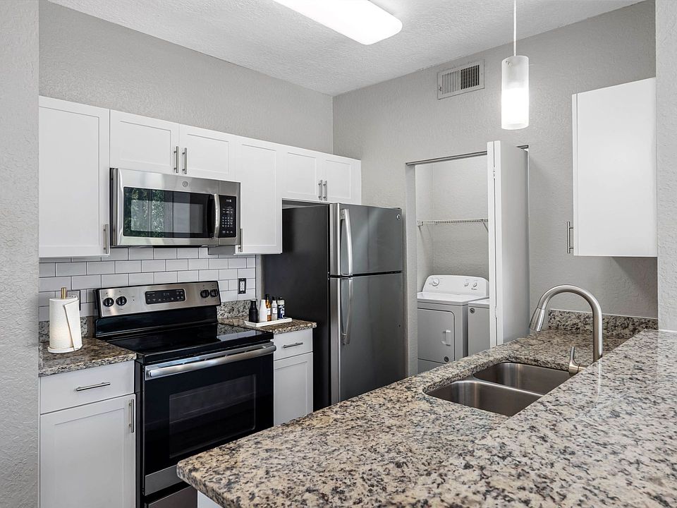 Juniper - 1 Bed / 1 Bath - 761 Sq.Ft.