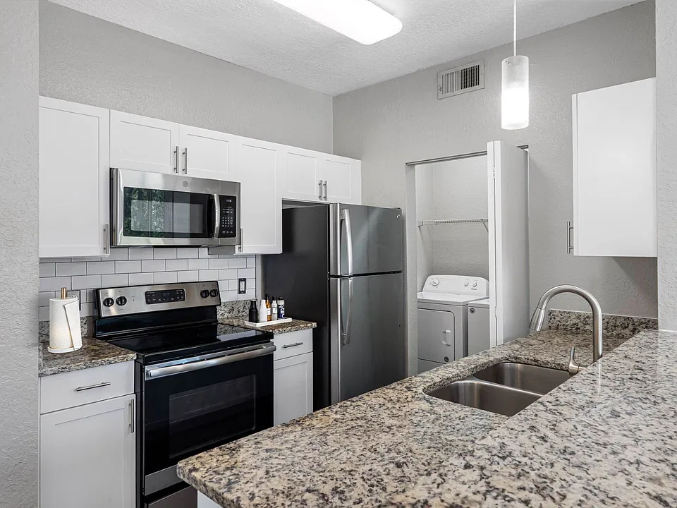 Juniper - 1 Bed / 1 Bath - 761 Sq.Ft.
