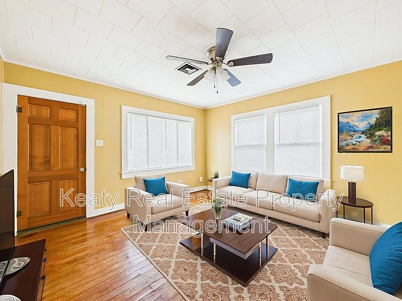 2 bed, 1.0 bath, 1100 sqft, $900 — Photo 3