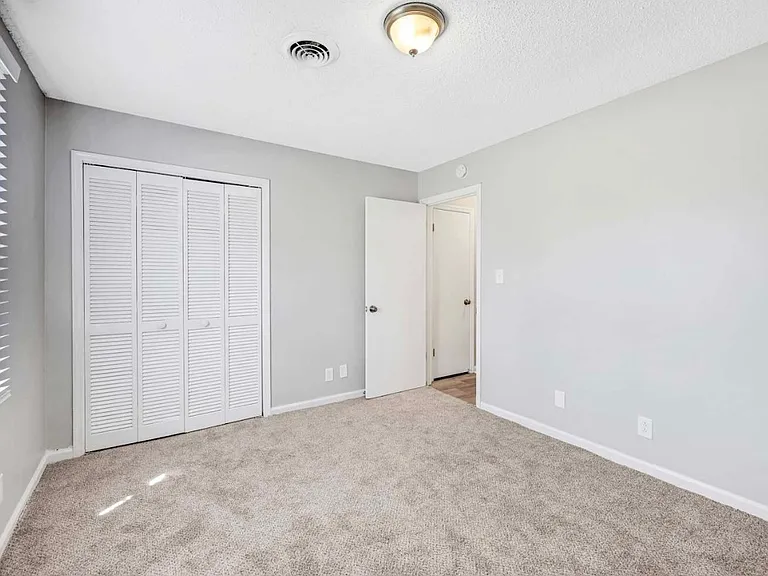 124 Lake Terrace Cir — Photo 13