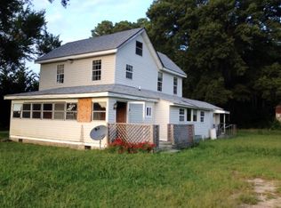 337 Whites Neck Dr, Mobjack, VA 23056
