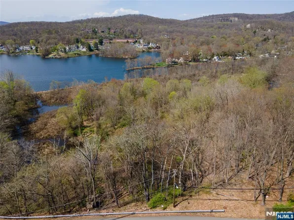 Terhune Dr, Wayne, NJ 07470