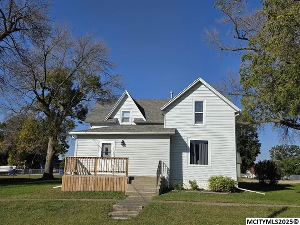 627 2nd St, Meservey, IA 50457