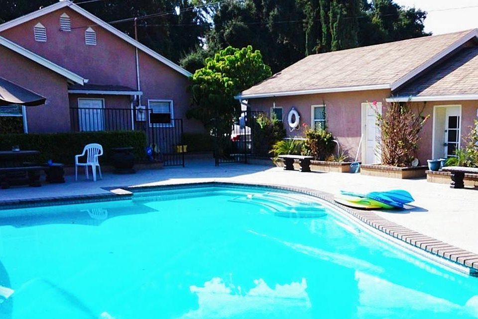 1st image of 236 N Palm Ave