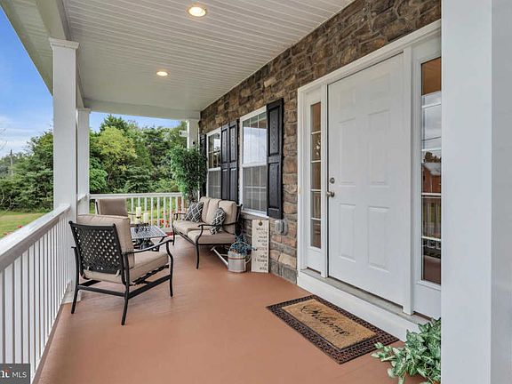 3rd image of 2988 Scrabble Rd