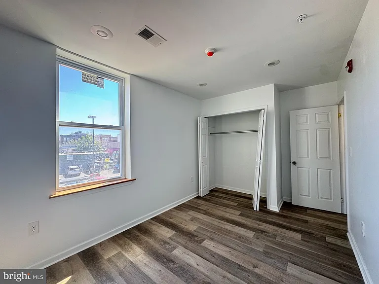 700 W Girard Ave — Photo 8