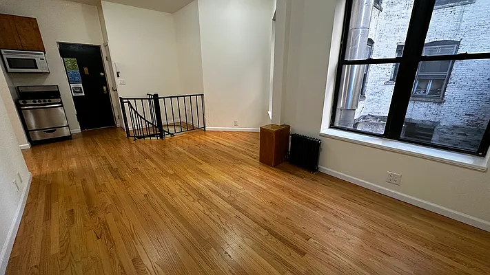 Rented by HOLTON REAL ESTATE INC. | media 23