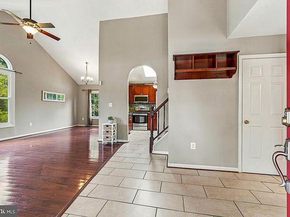 4th image of 425 Rosier Rd