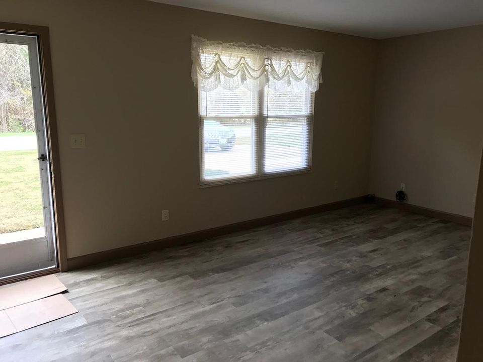 1st image of 521 Ravenwood Dr #A
