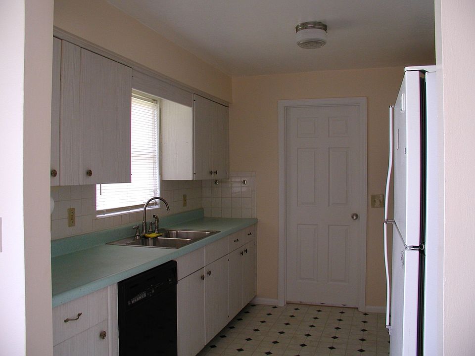 2nd image of 1520 Eddy St